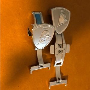 Toni I Lamborghini deployant clasps